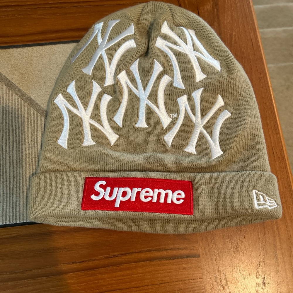 FW21 Supreme New York Yankees New Era Box Logo Beanie - Picture 2 of 4